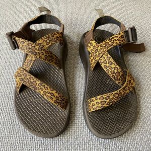 🐆 Leopard Cheetah Chacos Sandals Youth Size 2 🐆